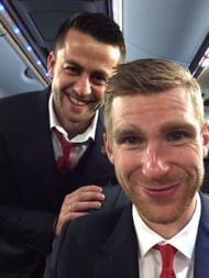 Mertesacker, just like all arsenal fans, thanking Fabianski